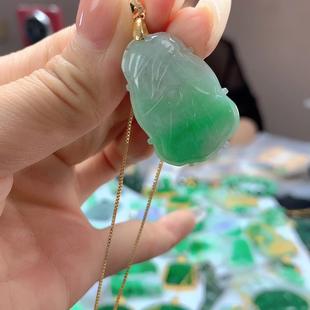 翡翠未镶嵌颈饰翡翠