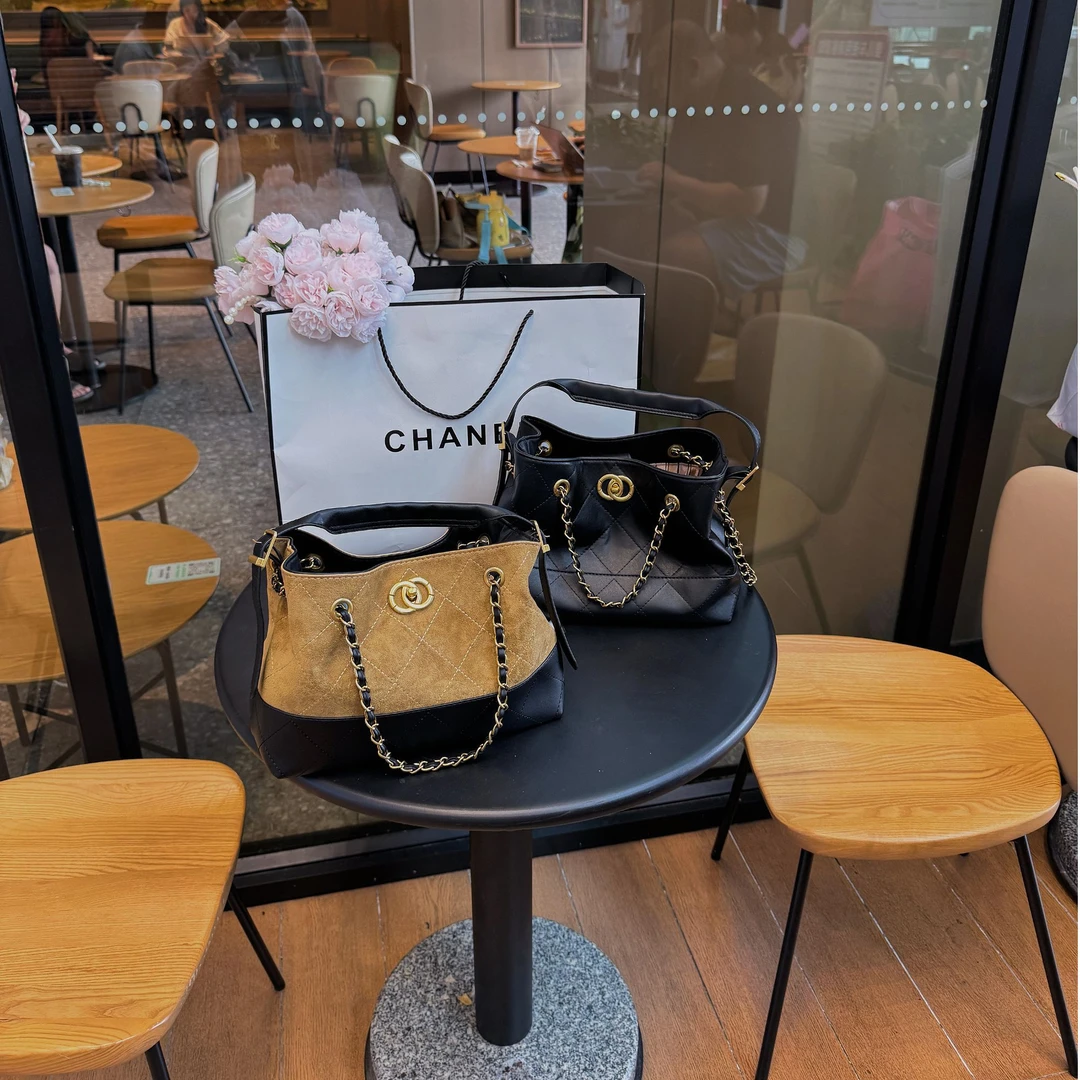 【小香25A】2025年秋冬新款麂皮+牛皮斜挎包百搭复古单肩手提女包