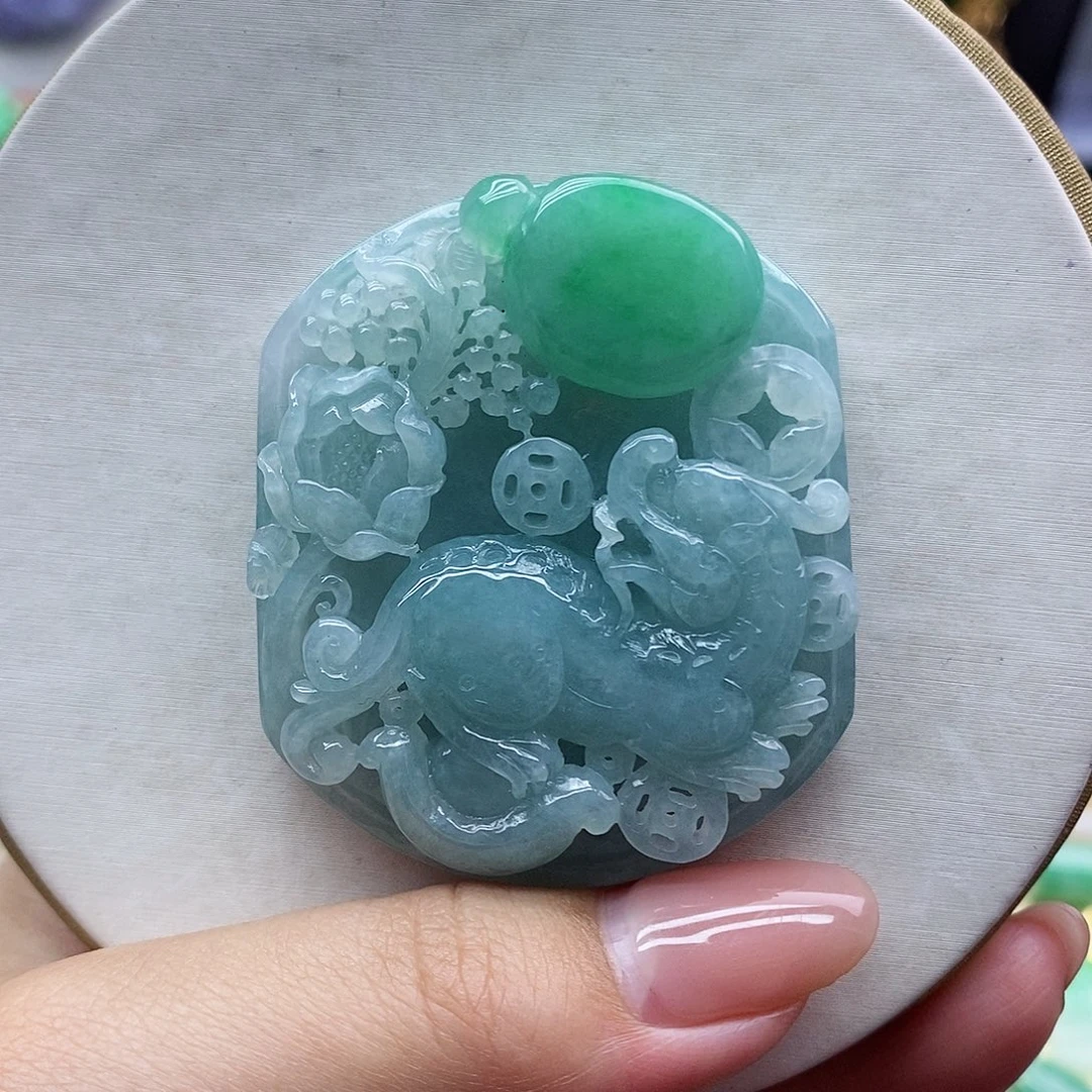 翡翠未镶嵌吊坠(赠链)