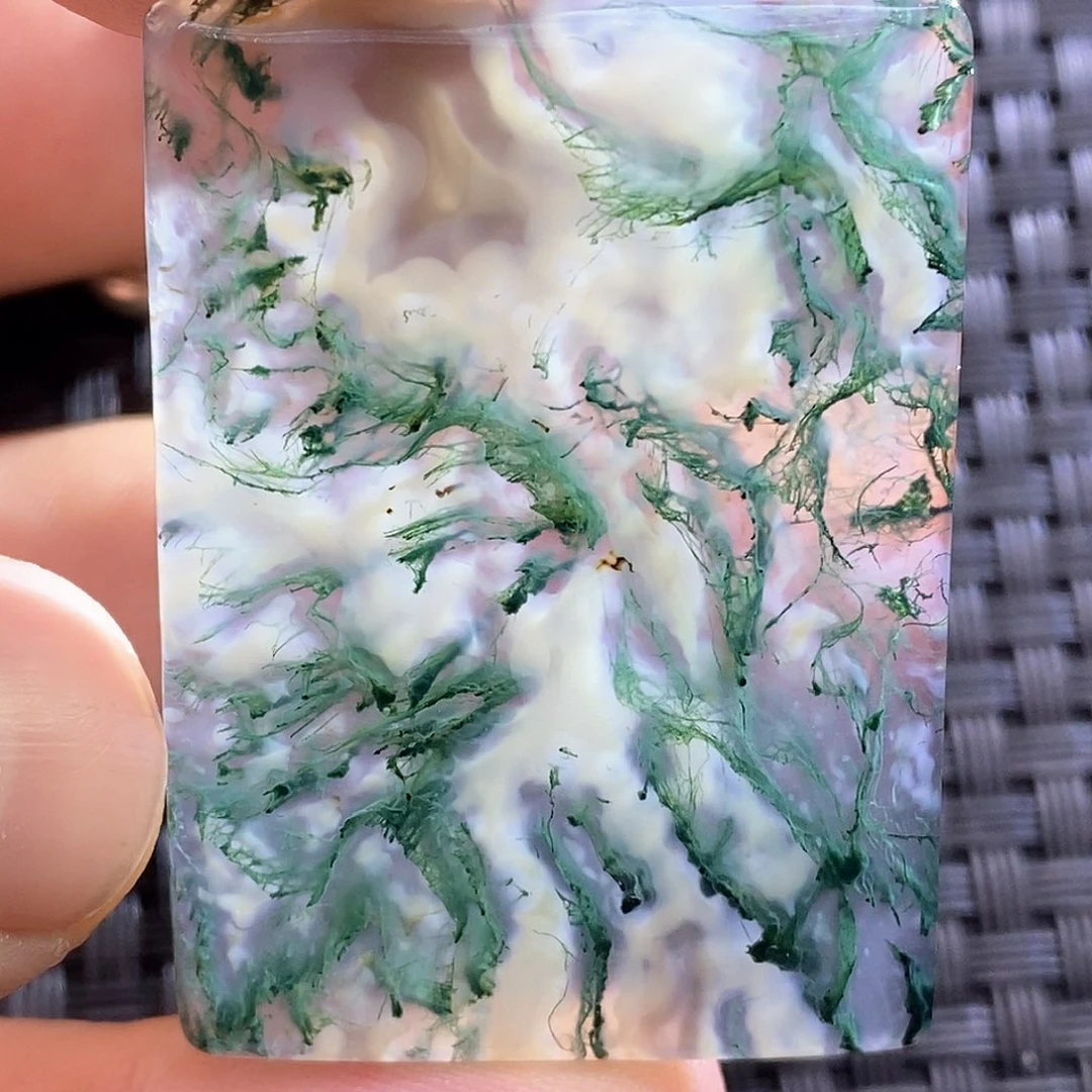 玛瑙/玉髓颈饰足金镶嵌步**位