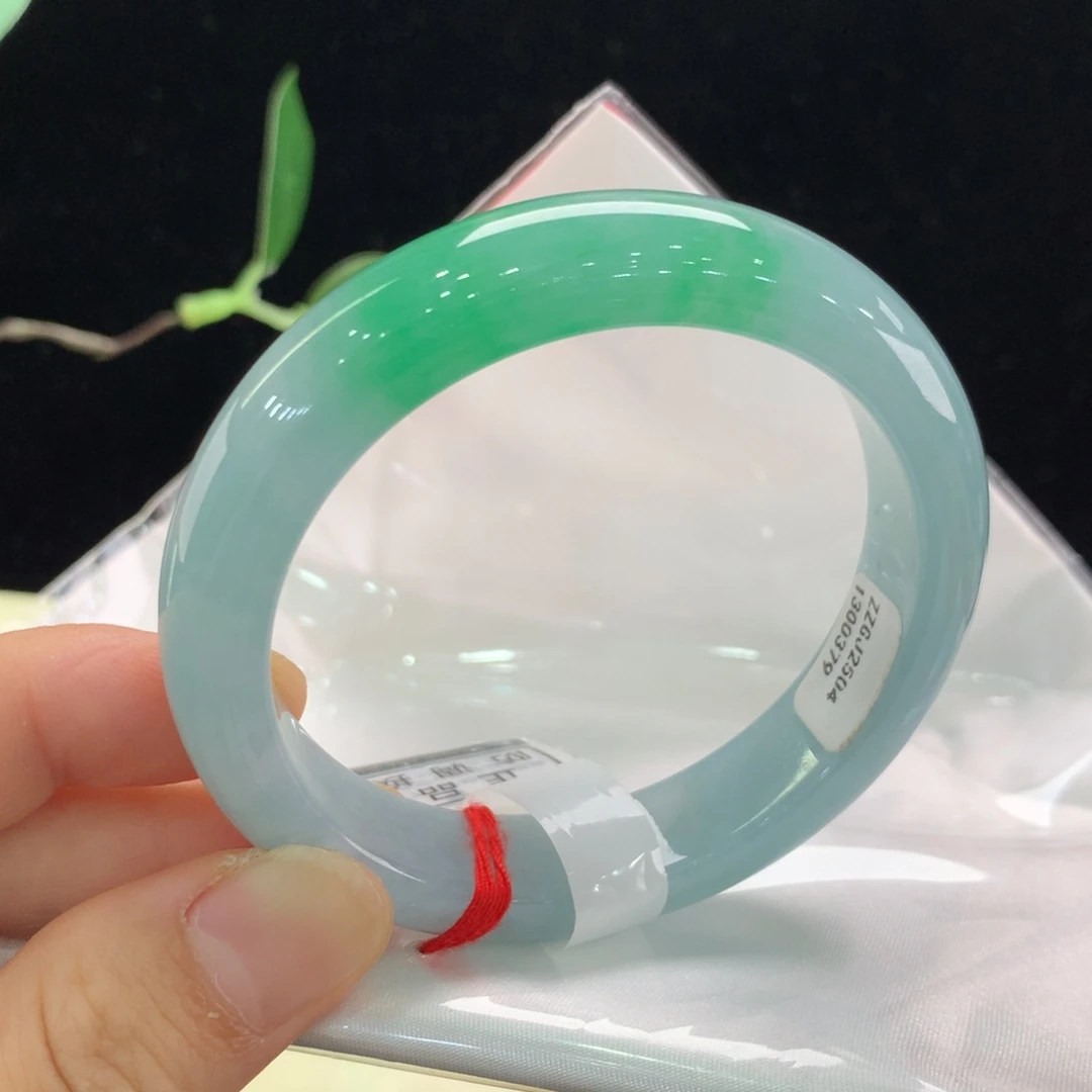 翡翠手镯未镶嵌111/0379