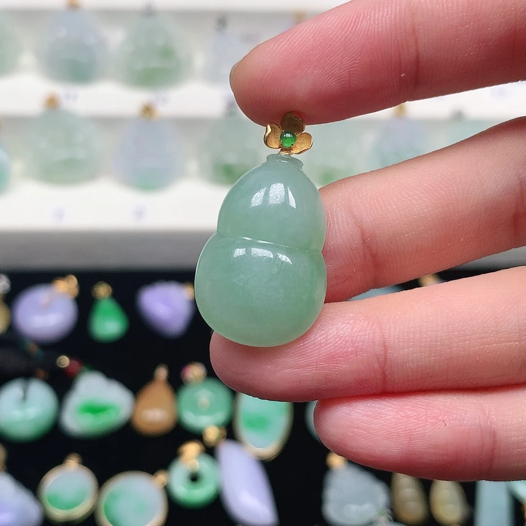 颈饰18K金镶嵌翡翠翡翠吊坠