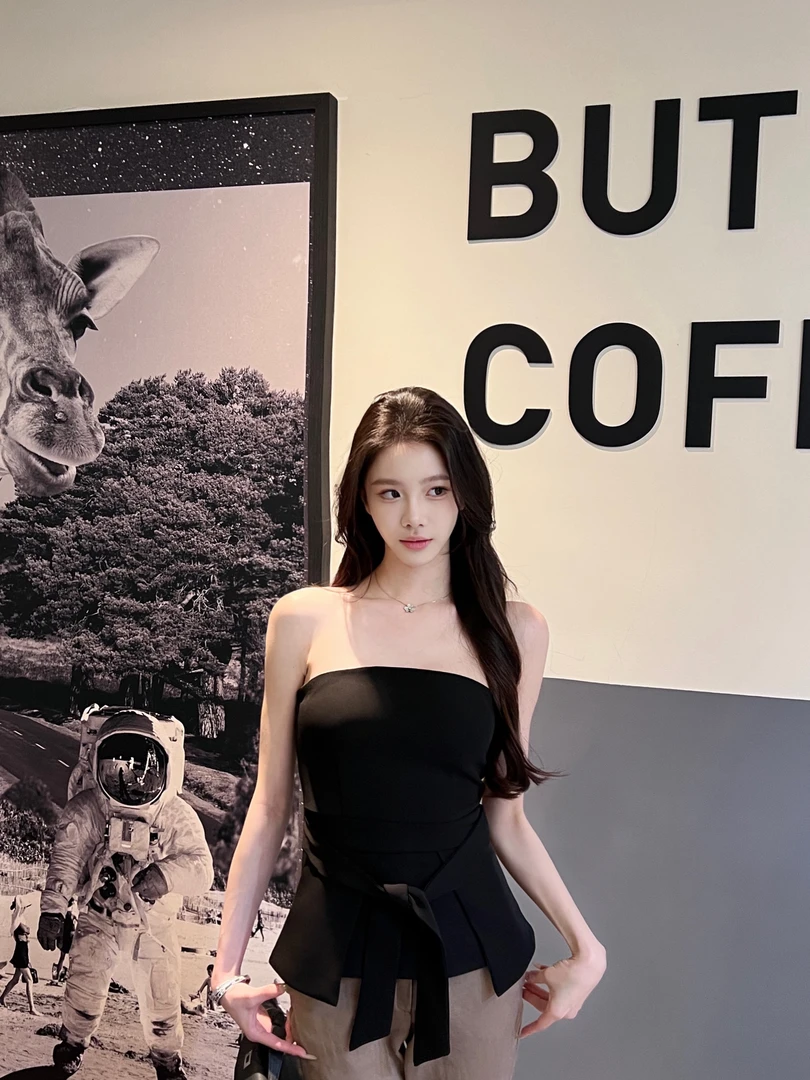 OXNA【古早千金】气质名媛设计款蝴蝶结收腰抹胸高腰上衣8331