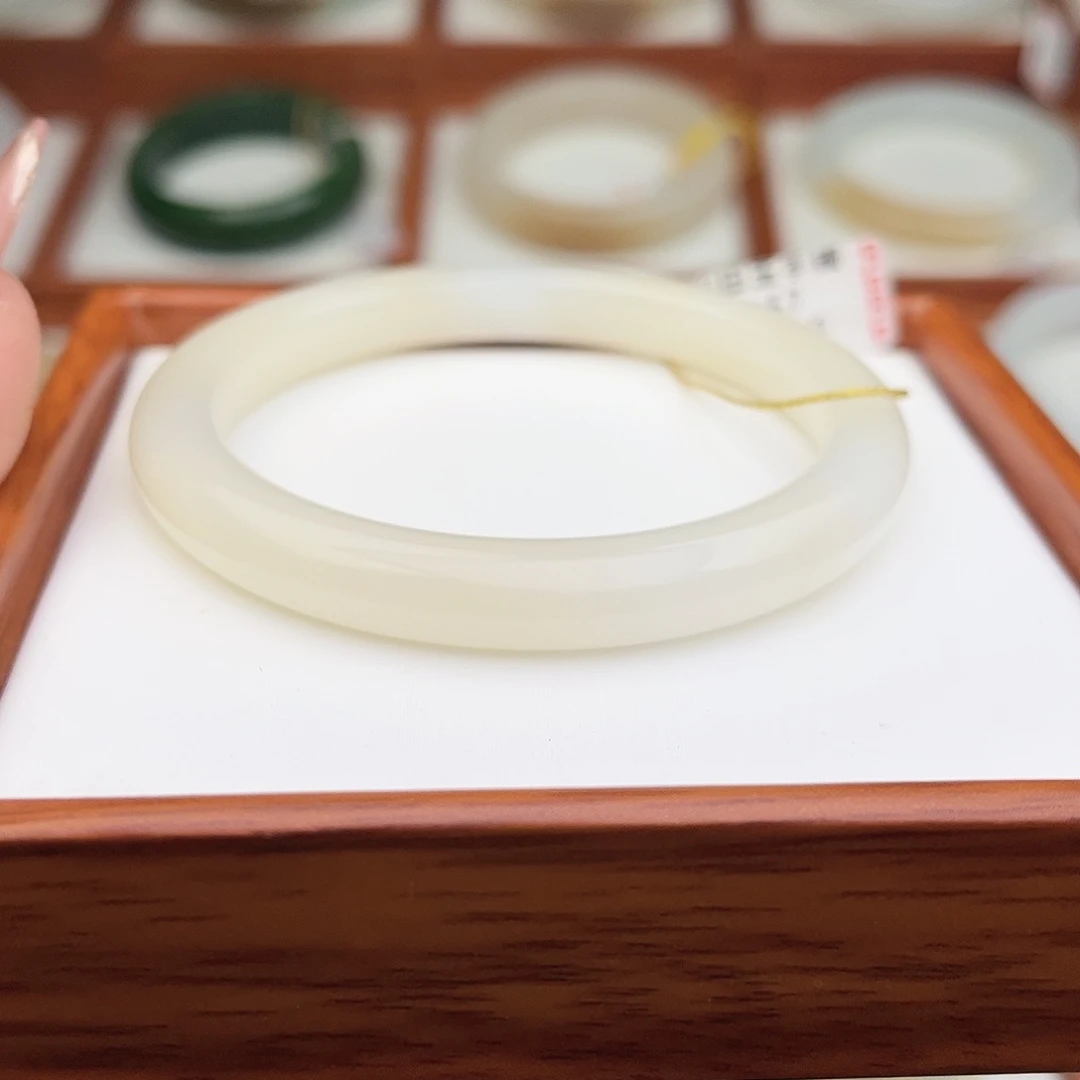 和田玉未镶嵌手镯57