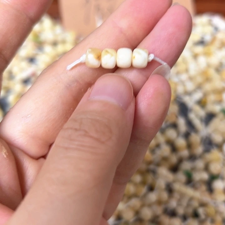 玖***店蜜蜡未镶嵌裸石6mm一组
