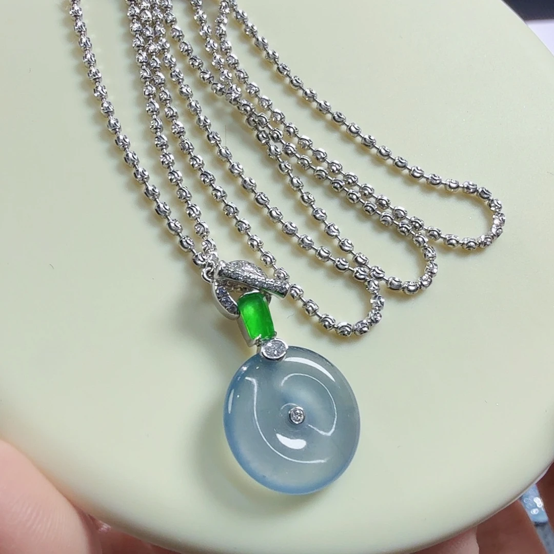 翡翠18K金镶嵌颈饰星空蓝