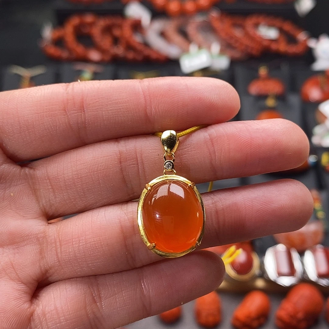 南红玛瑙银S925镶嵌云南保山冰红吊坠