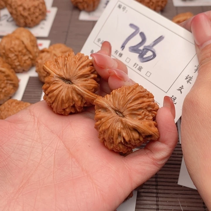 文玩核桃吊坠小***?40楼子726