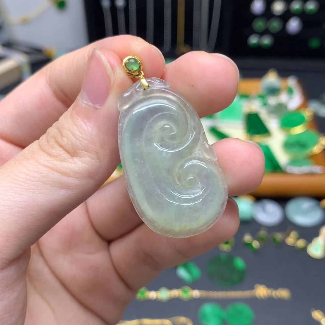 翡翠未镶嵌颈饰有纹裂