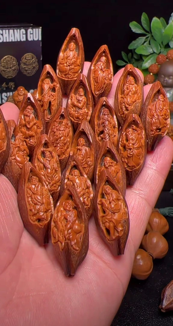 橄榄核脖挂，紫皮镂空龙十八罗汉