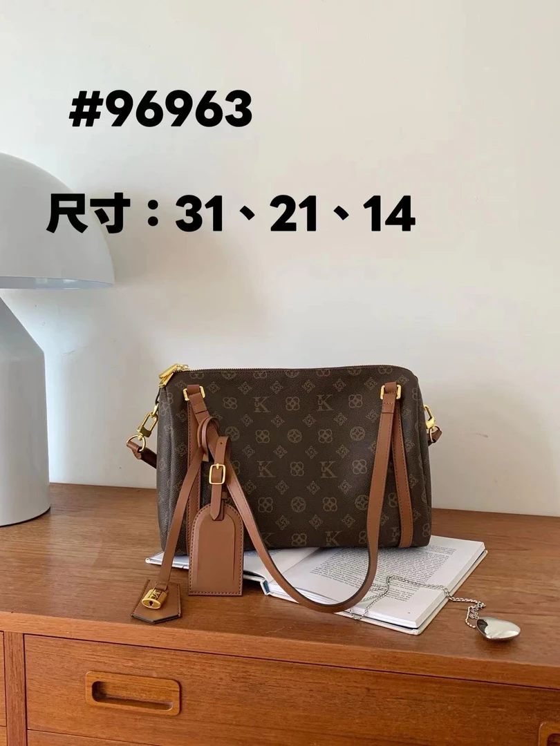 UKUK定制手提款字母文艺风防刮耐磨斜挎包枕头包腋下包#