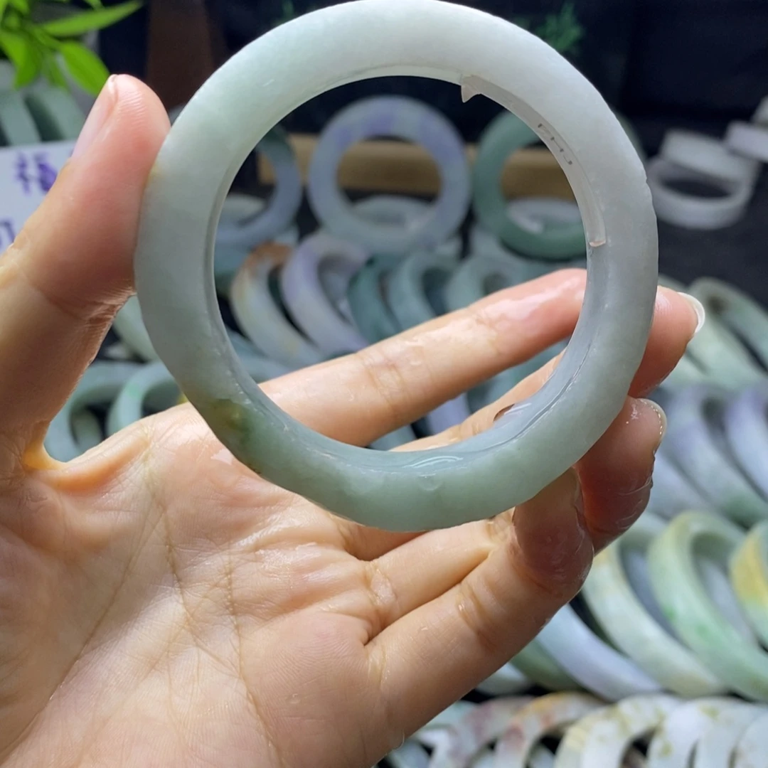 定制翡翠未镶嵌手镯