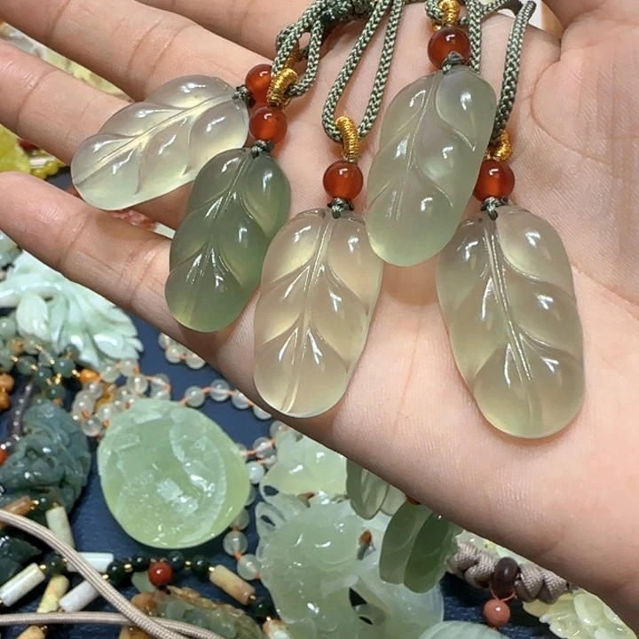 未镶嵌蛇纹石玉吊坠