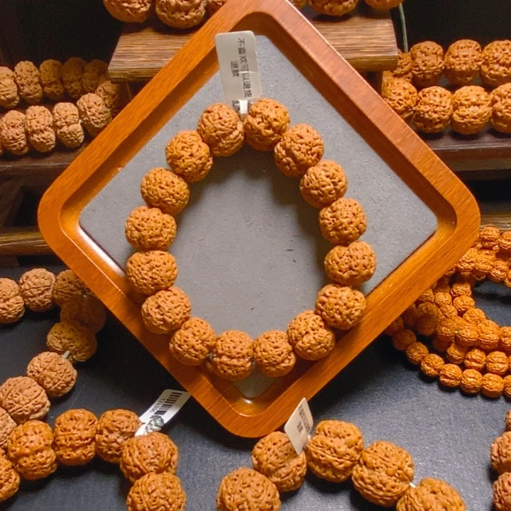 金刚菩提吊坠不**.菠萝蜜蜂王