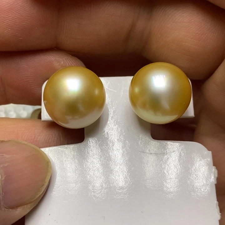 18K金镶嵌海水珍珠金珠耳钉