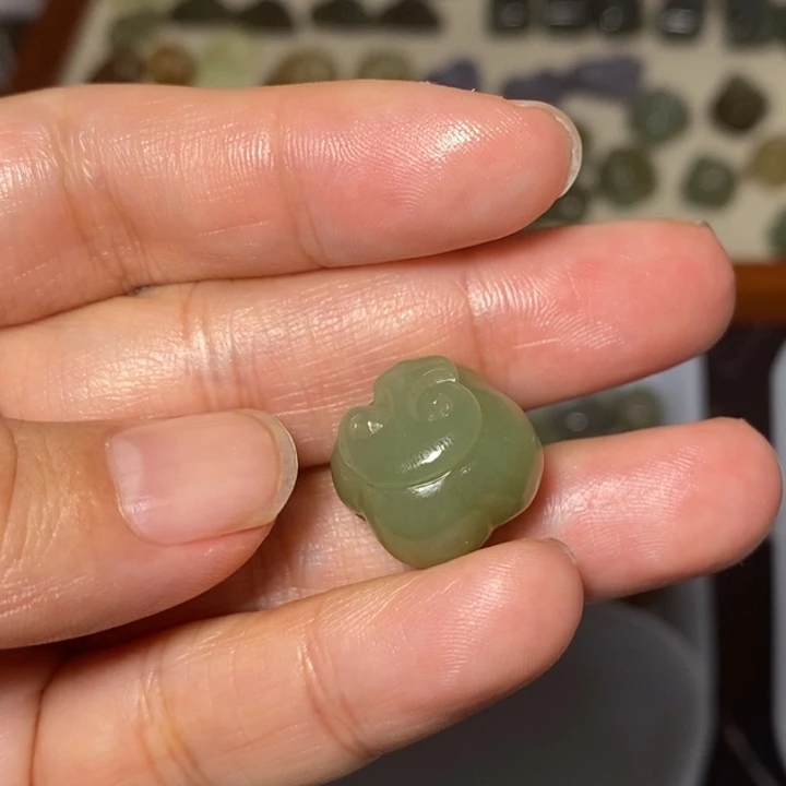 和田玉未镶嵌手链瑕疵品有裂纹