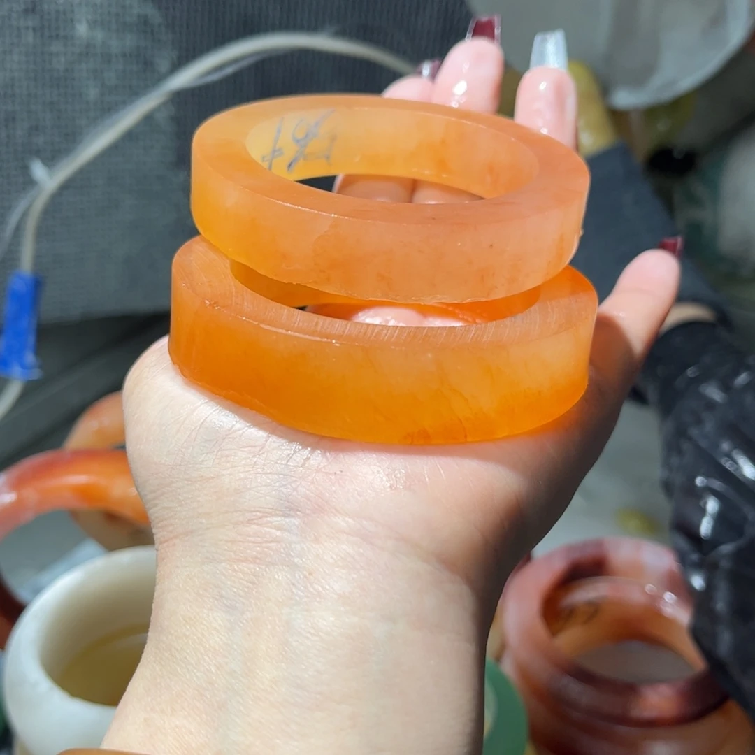 美****石英质玉未镶嵌手镯定制