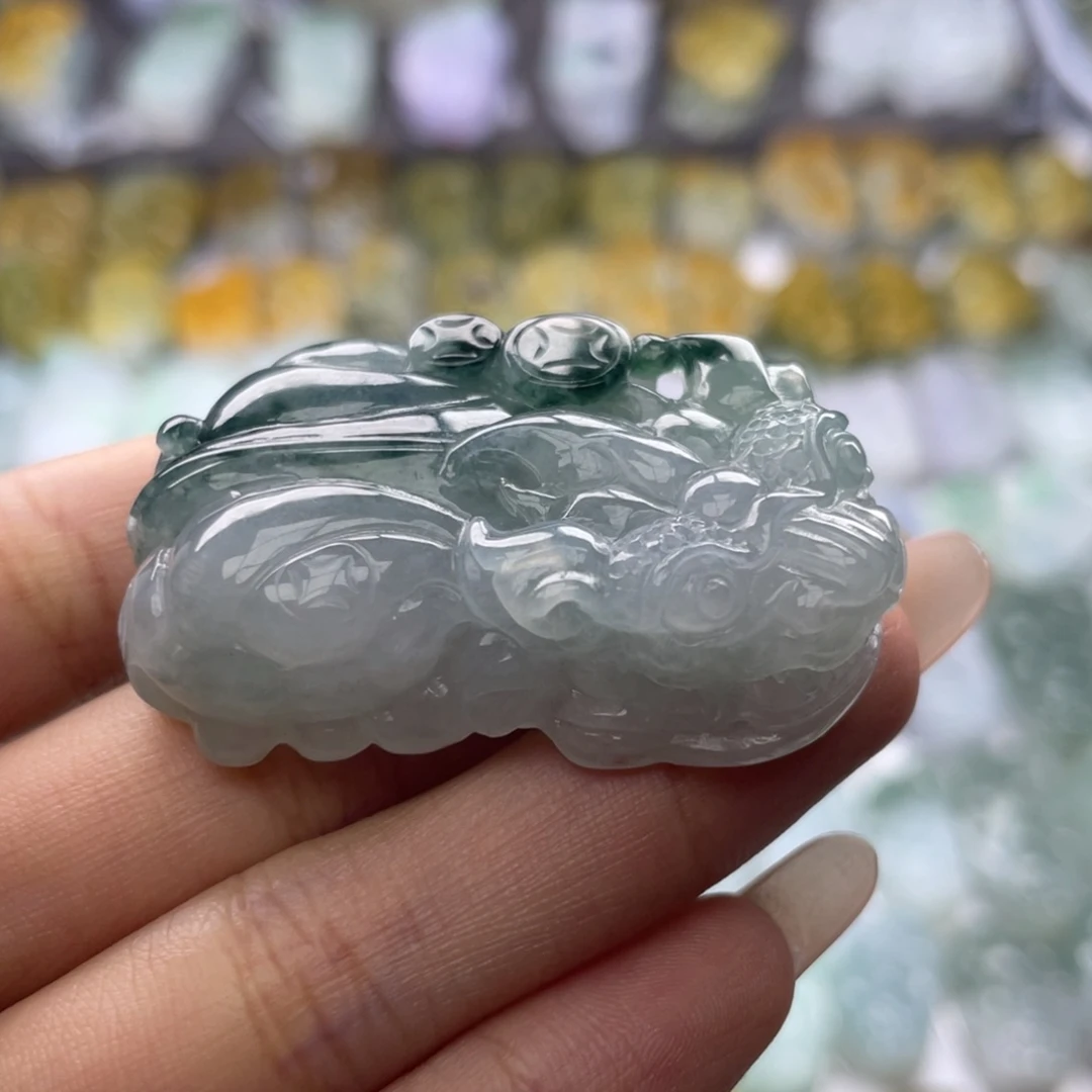翡翠未镶嵌颈饰貔貅