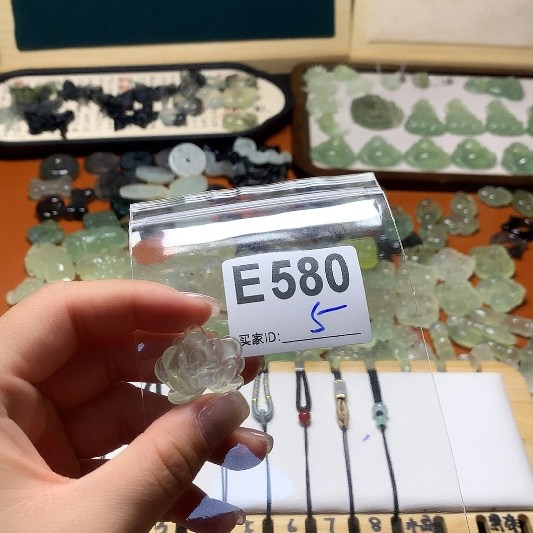 蛇纹石玉合金颈饰金**干