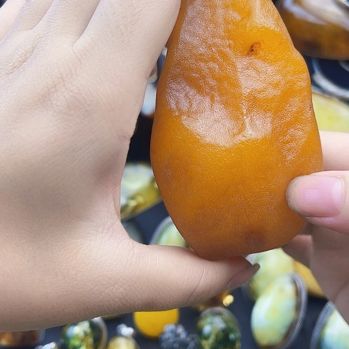 琥珀未镶嵌裸石吊坠