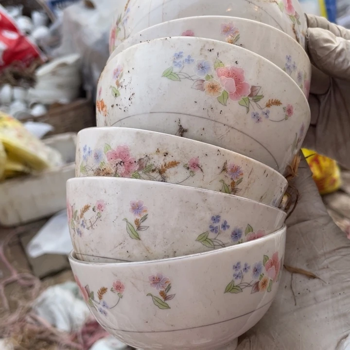 其他盘子碗砂锅都有