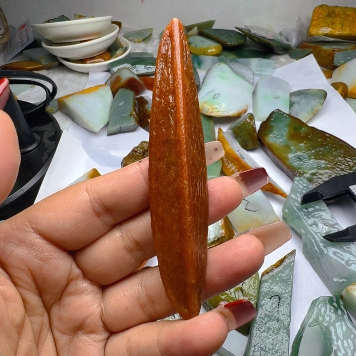 翡翠挂件未镶嵌三**动翡翠