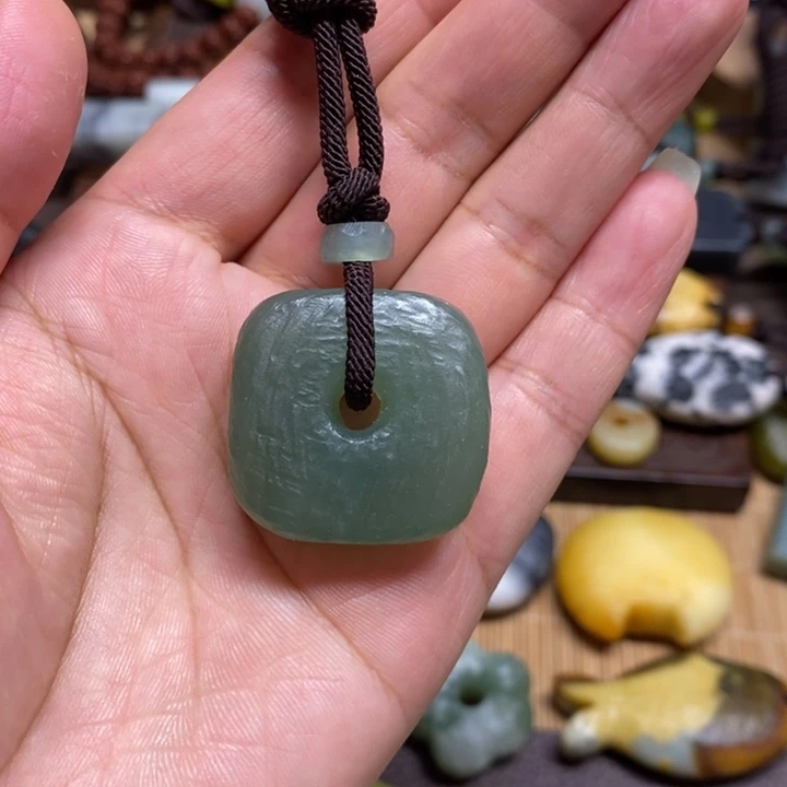 蛇纹石玉未镶嵌挂件