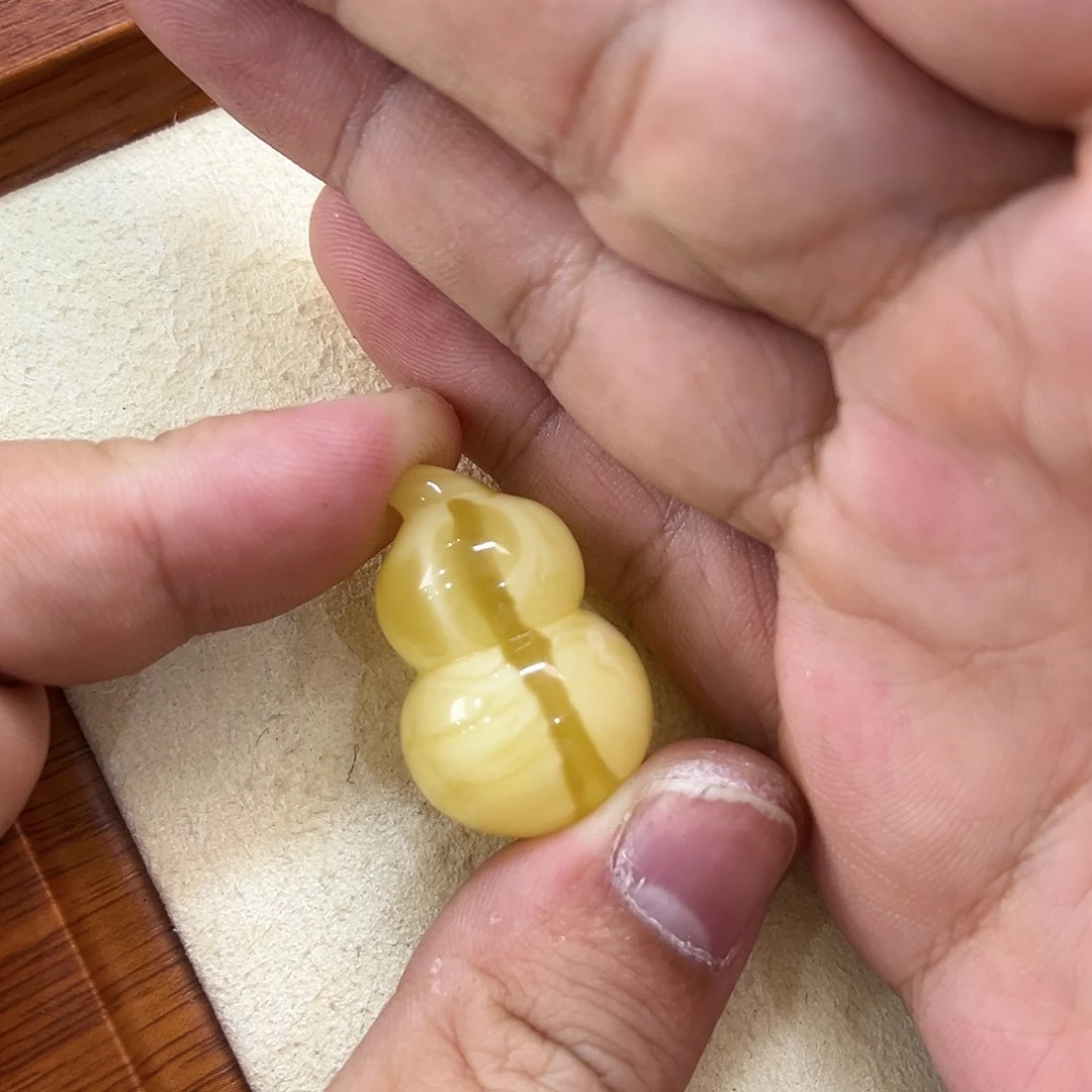 蜜蜡未镶嵌珠宝奇石