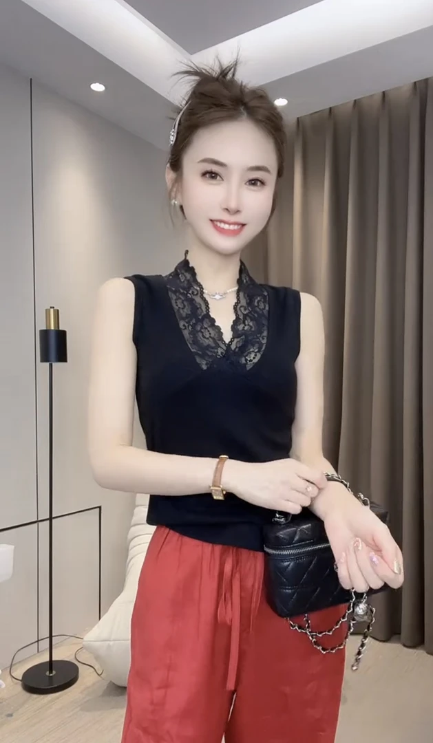 性感夏季蕾丝吊带背心2025拼接新款显瘦黑色修身无袖打底上衣
