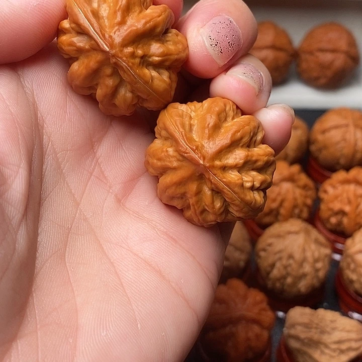 文玩核桃吊坠帝王龙脊