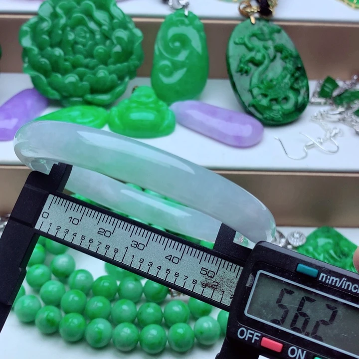 翡翠未镶嵌手镯…．．