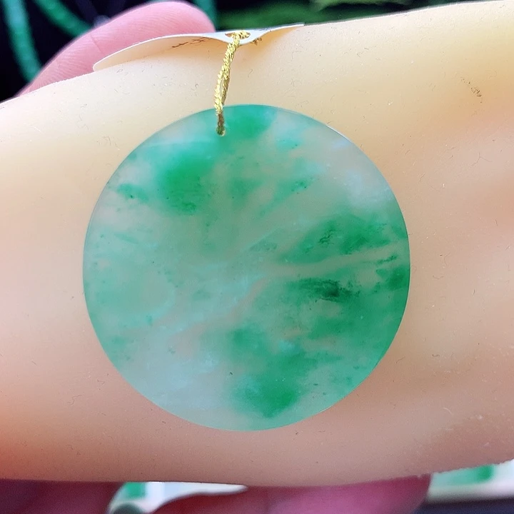 石英质玉未镶嵌颈饰