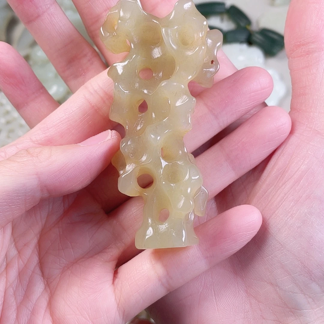 颈饰未镶嵌和田玉(糖玉)
