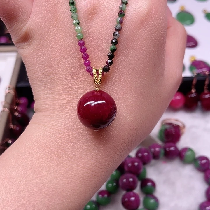 红宝石吊坠未镶嵌