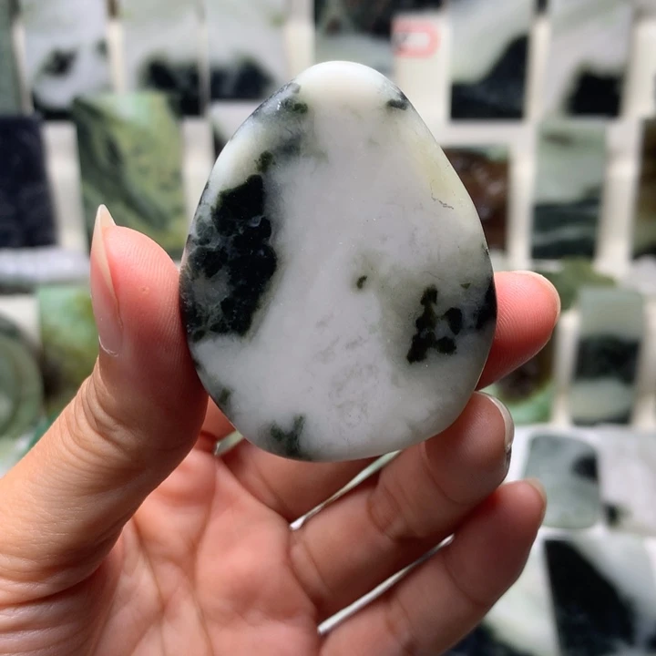 独山玉未镶嵌颈饰