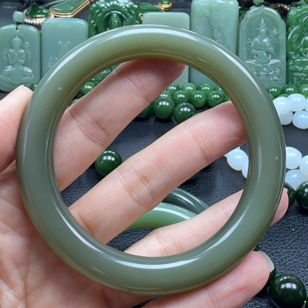 和田玉未镶嵌手镯