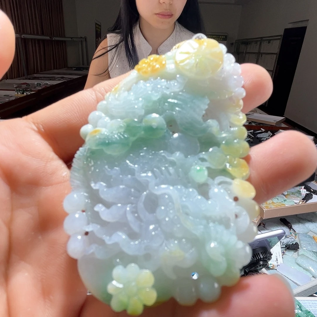 翡翠未镶嵌颈饰一