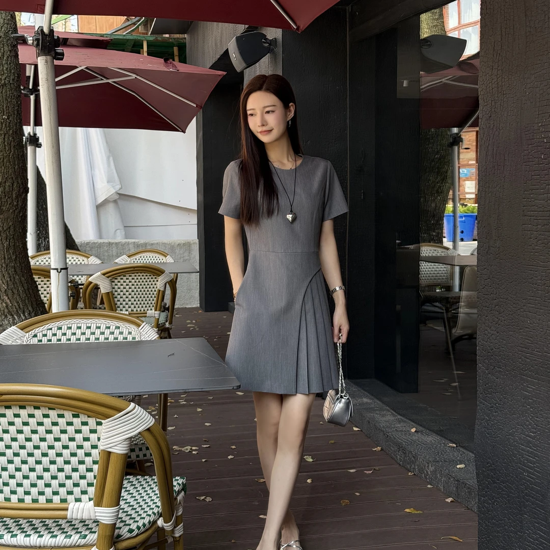 慧慧【悠长假期】灰色设计感压褶裙子夏天连衣裙女新款气质减龄短裙
