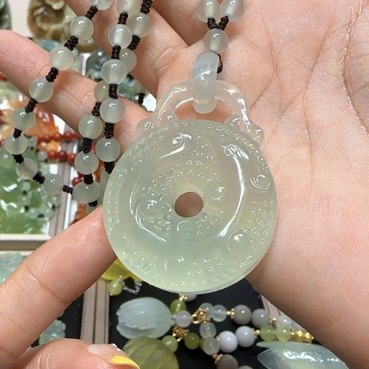 蛇纹石玉未镶嵌吊坠