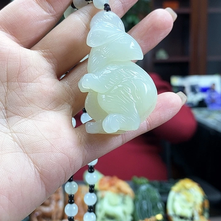 蛇纹石玉吊坠未镶嵌