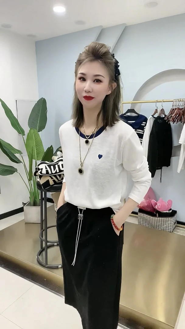 2025秋新款时尚设计感圆领显瘦百搭爱心刺绣长袖T恤女上衣防晒