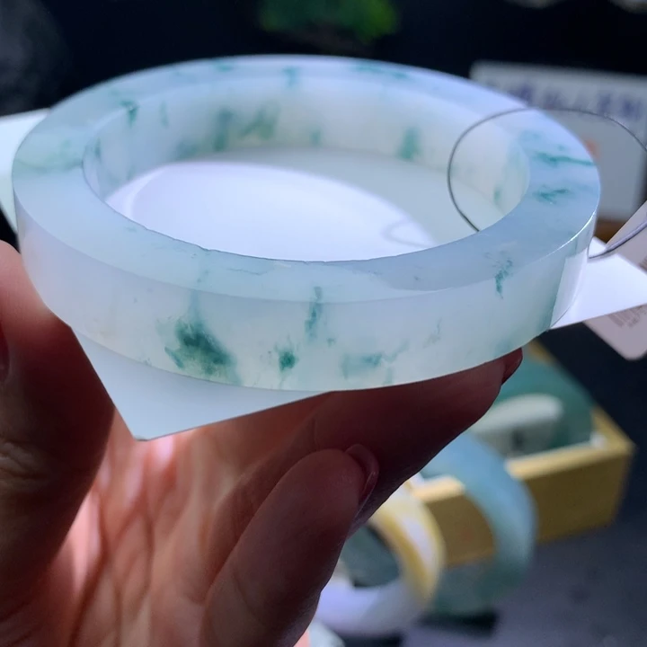 定制翡翠未镶嵌翡翠手镯