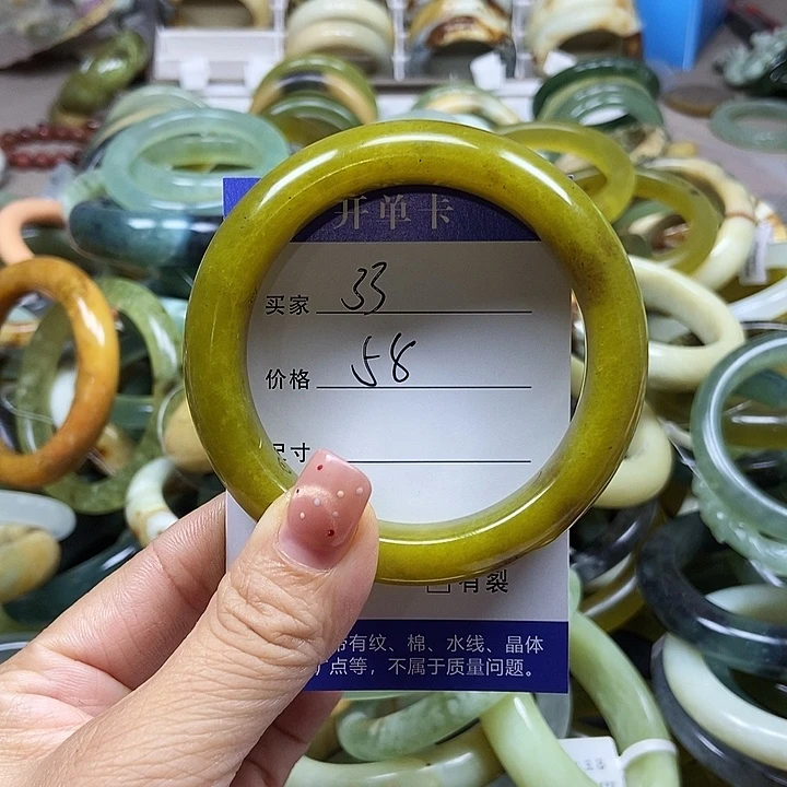 未镶嵌手镯透闪石质玉