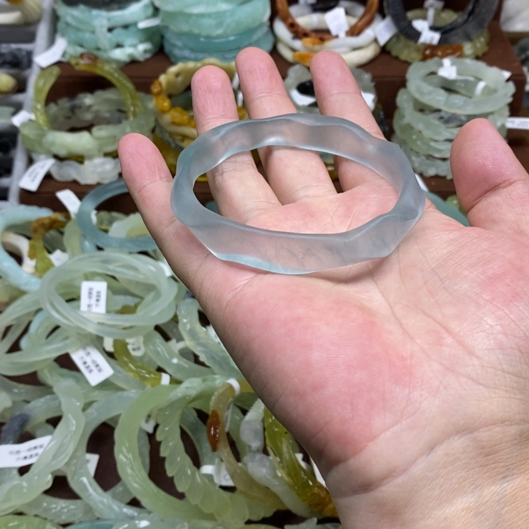 藏***钩石英岩玉手镯未镶嵌