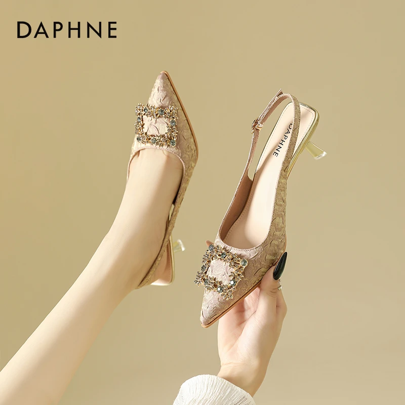 达芙妮包头凉鞋女春夏季2025新款尖头细跟水钻方扣仙女风单鞋女