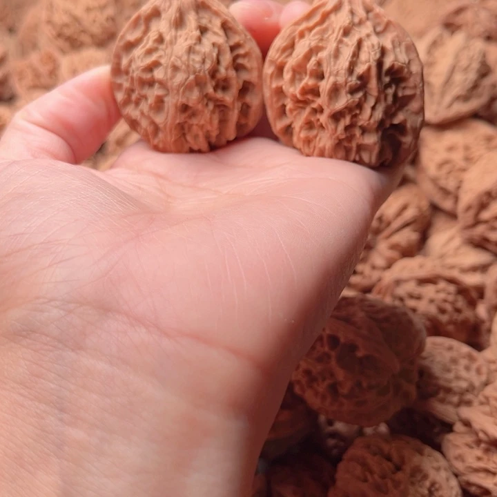 l***n吊坠文玩核桃三愣一对