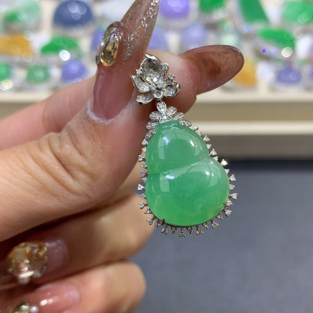 翡翠颈饰18K金镶嵌翡翠