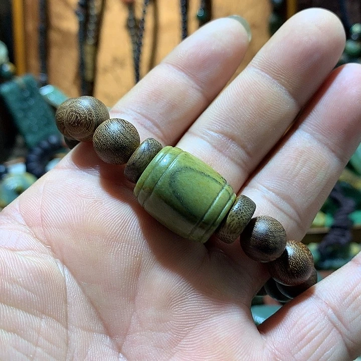 未镶嵌岫岩河磨玉（透闪石质玉）挂件