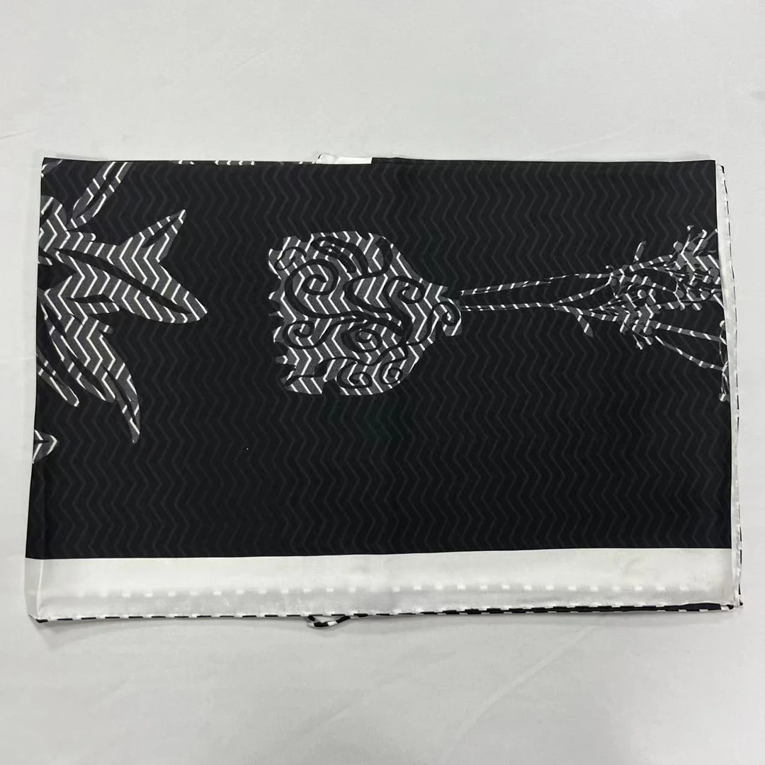 110斜纹绸方巾-瓷瓶花叶 106cm丝巾