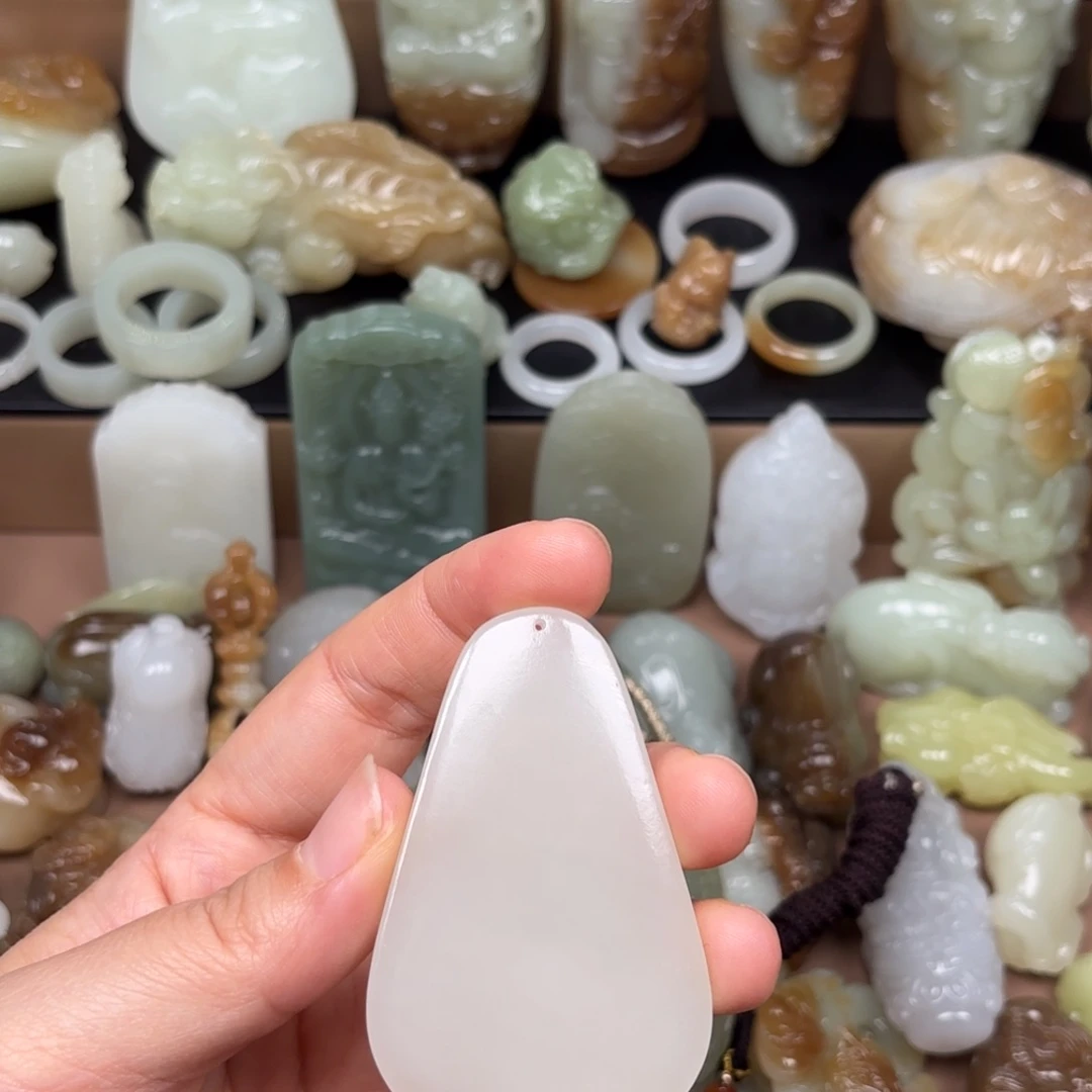 颈饰未镶嵌和田玉